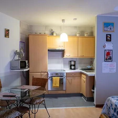 Gare Apartment *